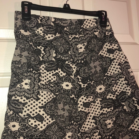 Patterned Skirt - Picture 3 of 5